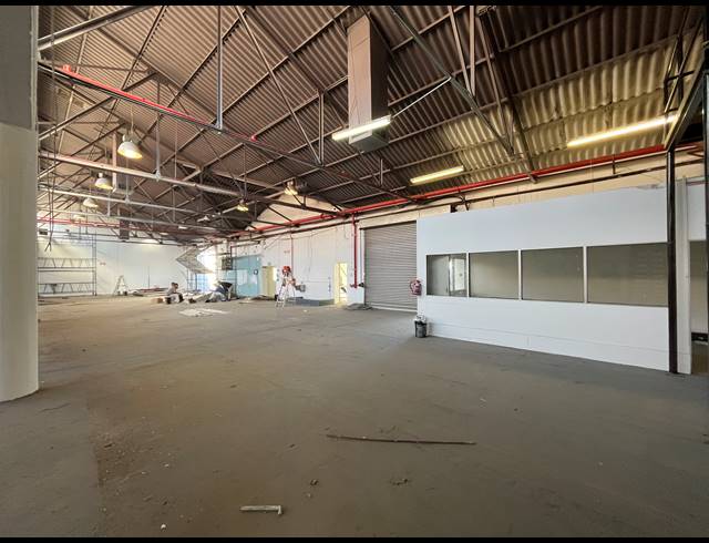 900M² WAREHOUSE TO LET IN PAARDEN EILAND